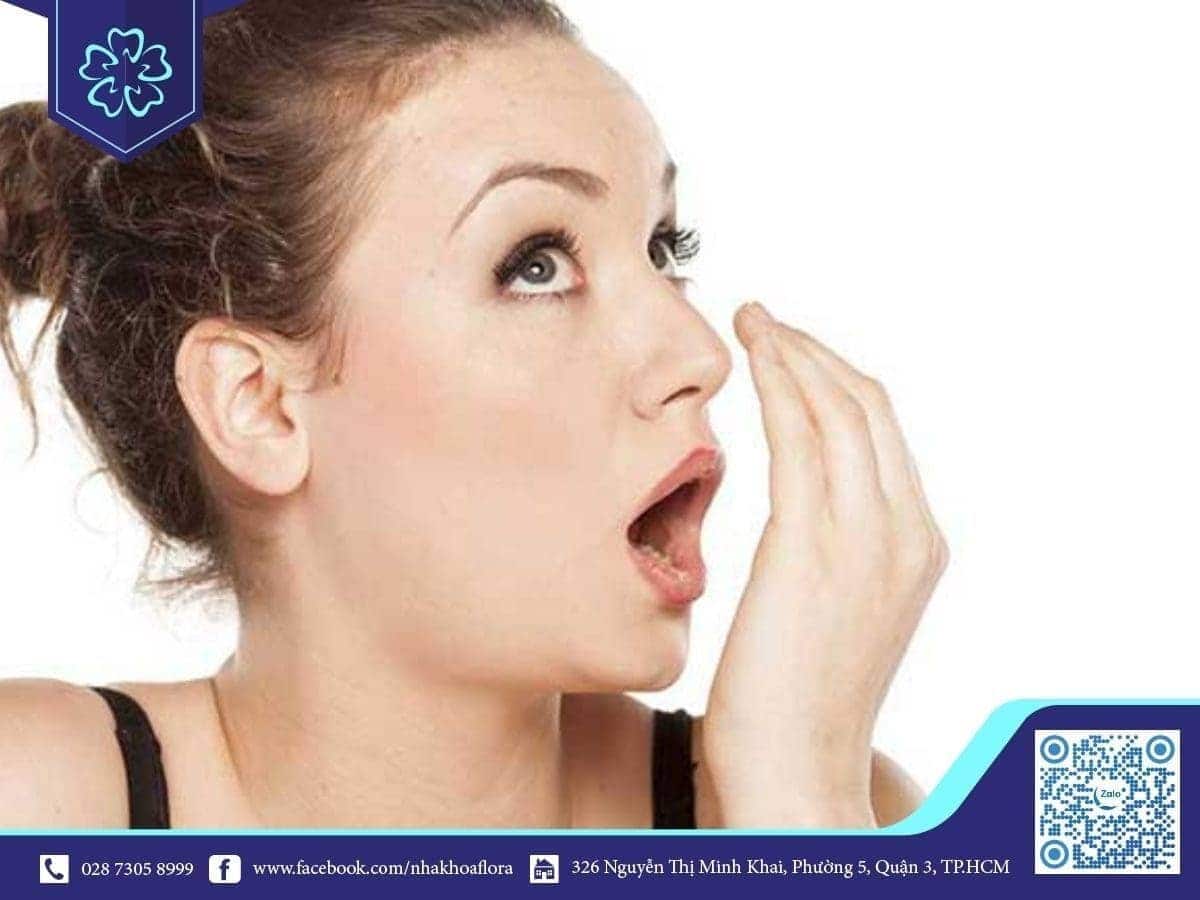 The mouth smells bad.