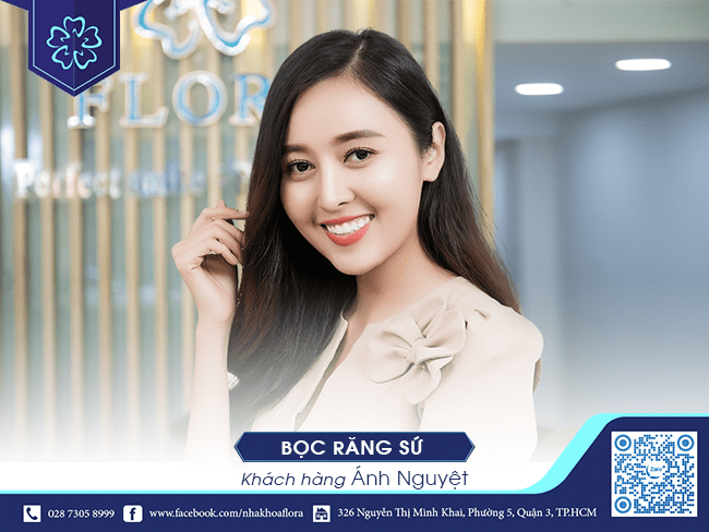 khách hàng vui cười sau bọc răng sứ