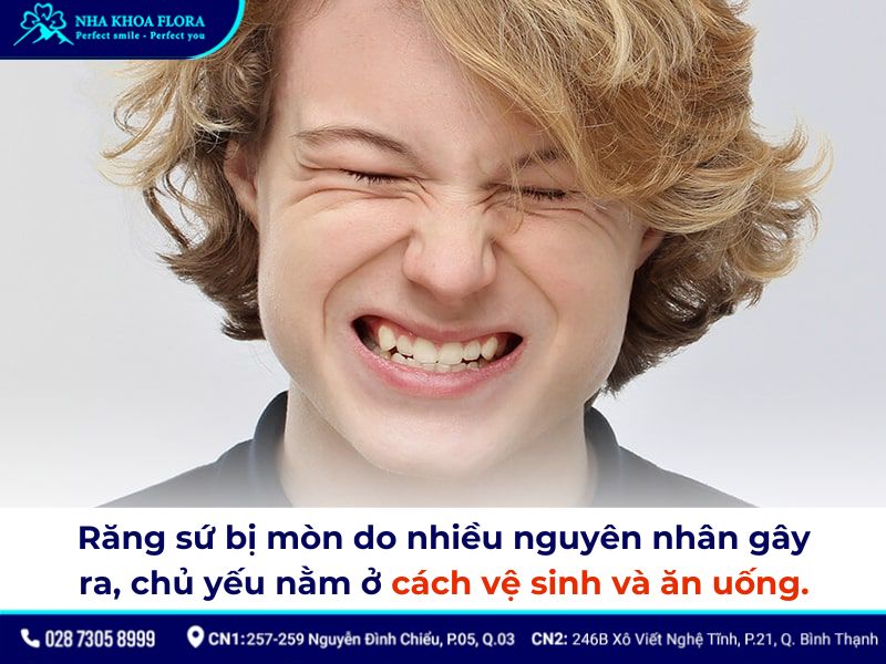 răng sứ có bị mòn không